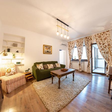 Theatre Rooftop Apartment With Patio Bucharest Luaran gambar