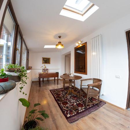 Theatre Rooftop Apartment With Patio Bucharest Luaran gambar