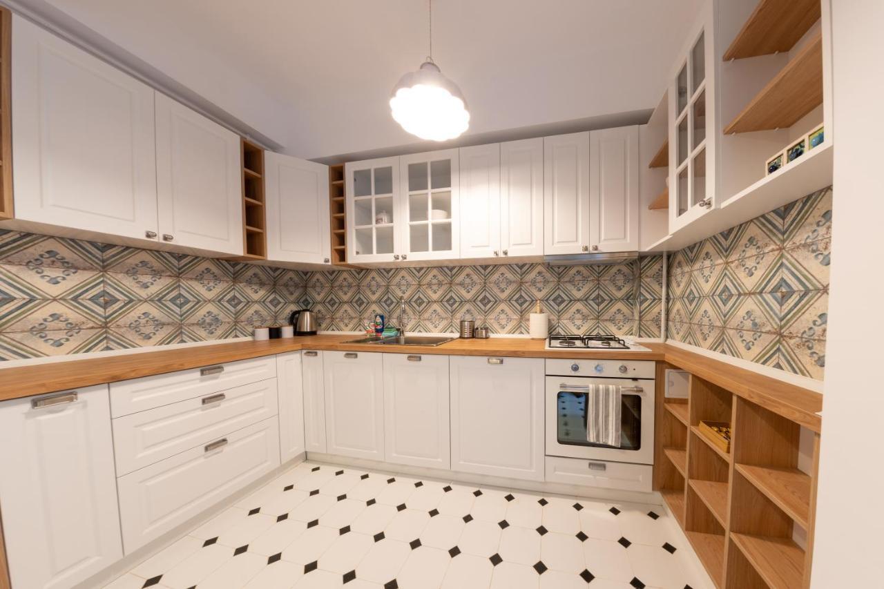 Theatre Rooftop Apartment With Patio Bucharest Luaran gambar