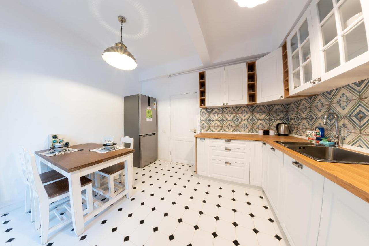 Theatre Rooftop Apartment With Patio Bucharest Luaran gambar