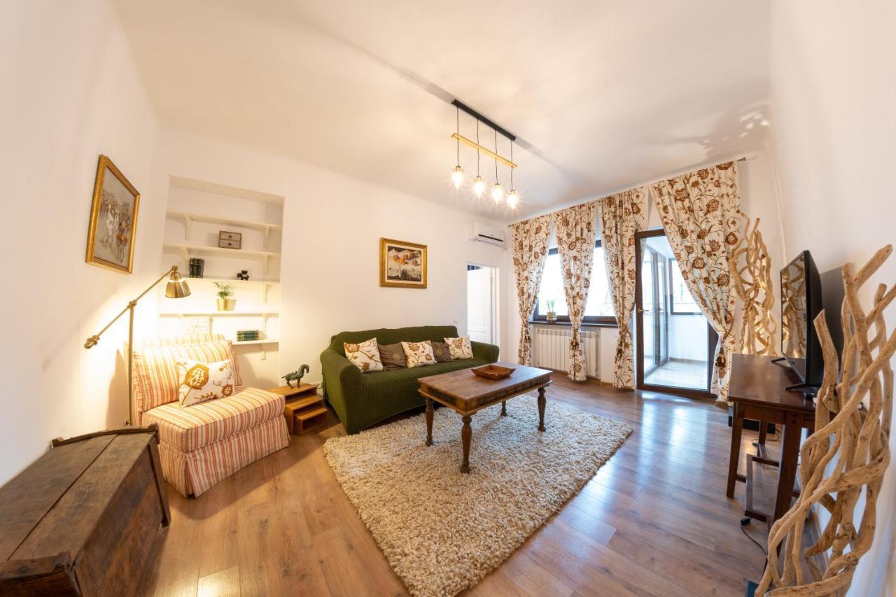 Theatre Rooftop Apartment With Patio Bucharest Luaran gambar