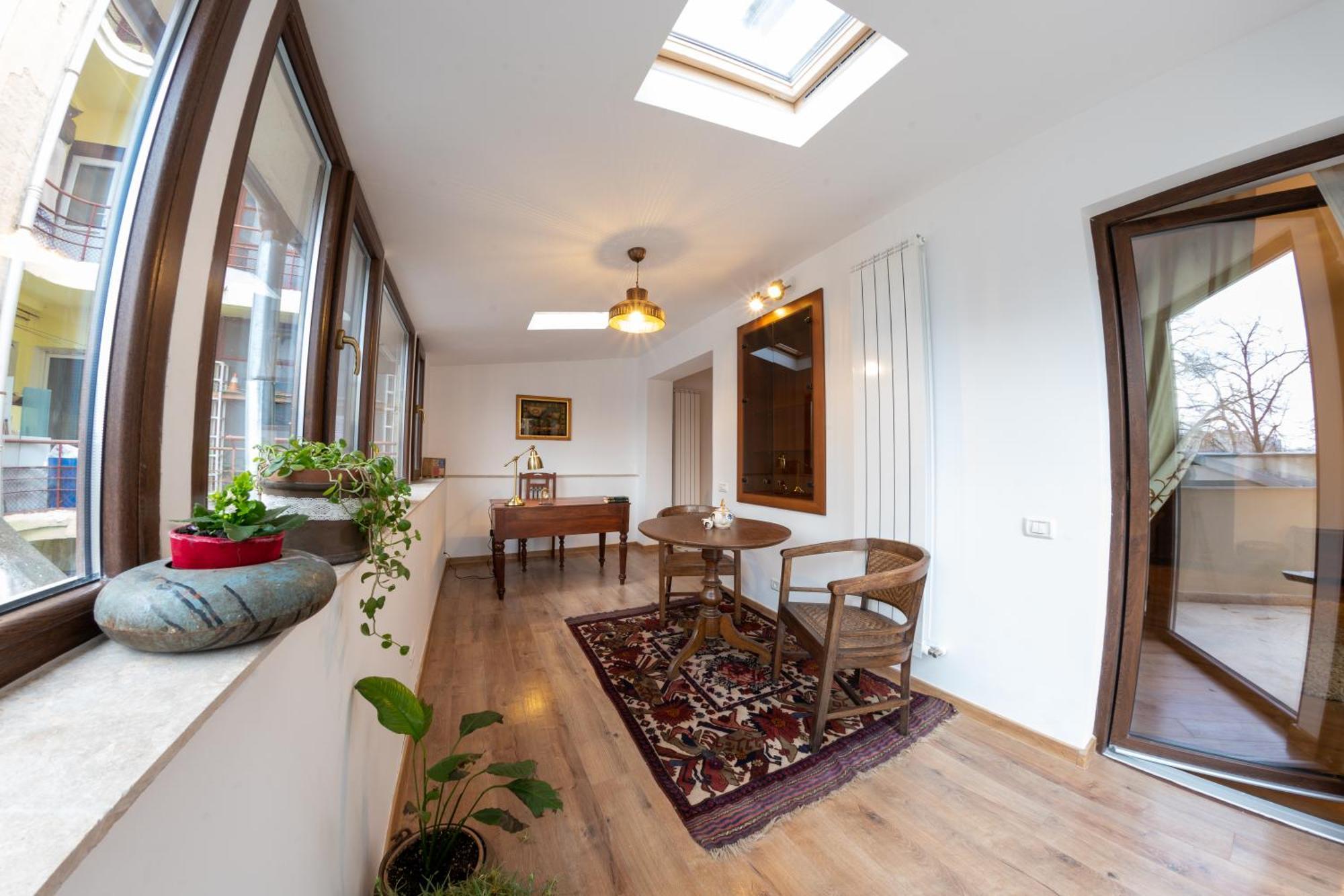 Theatre Rooftop Apartment With Patio Bucharest Luaran gambar