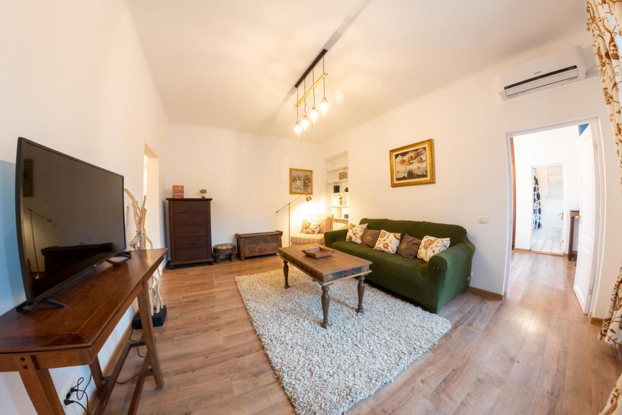 Theatre Rooftop Apartment With Patio Bucharest Luaran gambar
