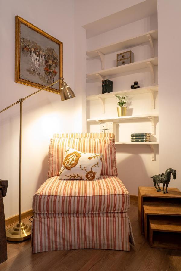 Theatre Rooftop Apartment With Patio Bucharest Luaran gambar